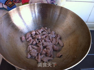 菜花炒肉的做法步骤:3