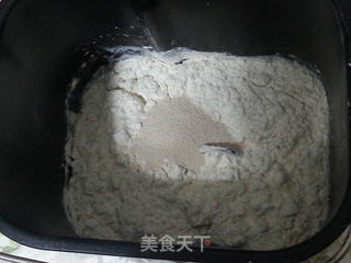 小乌龟肉松面包的做法步骤:2