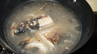 一鱼两吃之鱼头豆腐汤的做法步骤:7