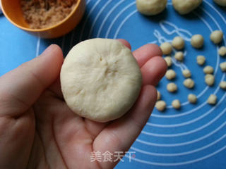 小乌龟肉松面包的做法步骤:9