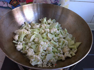 菜花炒肉的做法步骤:5