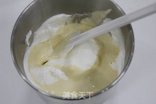 烤箱做蛋糕之蔓越莓戚风蛋糕的做法步骤:11