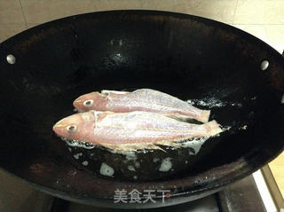 香煎金线鱼的做法步骤:2