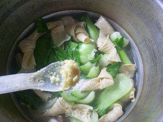 豆结青菜肉骨汤的做法步骤:10