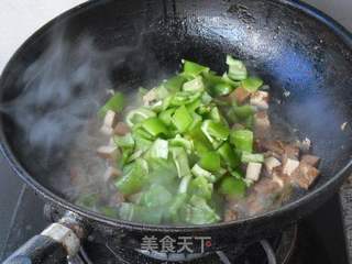 青椒炒豆腐干的做法步骤：4