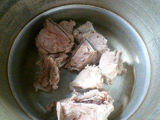 豆结青菜肉骨汤的做法步骤:3