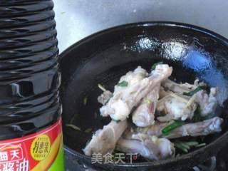 酸菜鸭腿的做法步骤:4