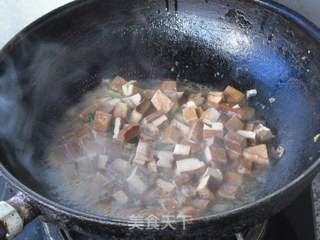 青椒炒豆腐干的做法步骤：3