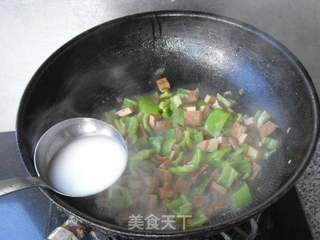 青椒炒豆腐干的做法步骤：5