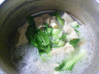 豆结青菜肉骨汤的做法步骤:8