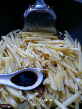 超级简单--炒酸辣土豆丝的做法步骤:6