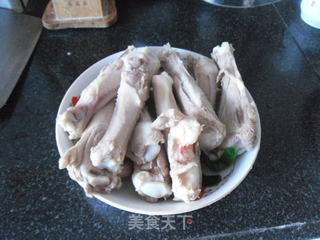 酸菜鸭腿的做法步骤:2