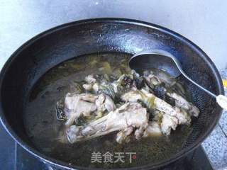 酸菜鸭腿的做法步骤:7
