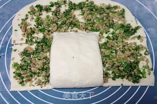 【葱香油渣千层发面饼】的做法步骤:12