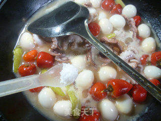 泡椒鹌鹑蛋煮望潮的做法步骤:7