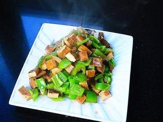 青椒炒豆腐干的做法步骤：7
