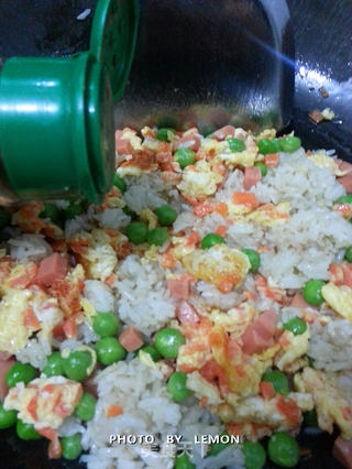 儿时最爱的老朋友--扬州炒饭的做法步骤:8