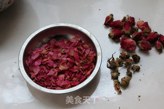 新年送美丽——奶油玫瑰蛋糕的做法步骤:2