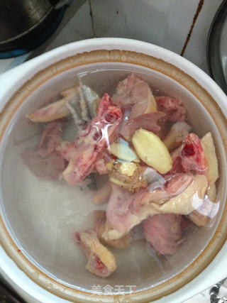防秋燥--沙参麦冬炖鸡汤的做法步骤:5