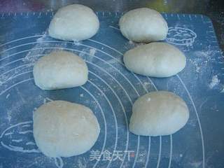 毛毛虫肉松杏仁面包的做法步骤:5