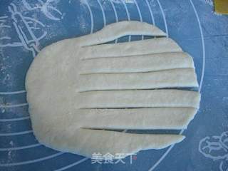 毛毛虫肉松杏仁面包的做法步骤:7