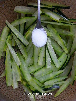 瘦身低卡--清炒冬瓜皮的做法步骤:4