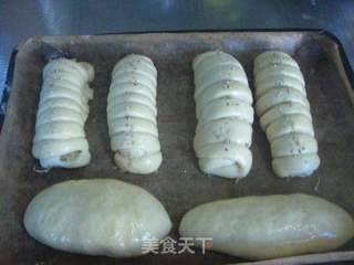 毛毛虫肉松杏仁面包的做法步骤:11