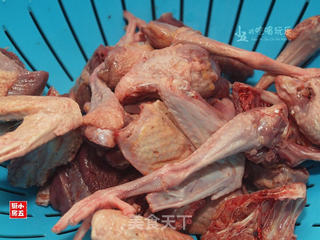 洋参霍斛鸽子汤的做法步骤：1