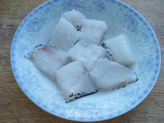 鳕鱼豆腐汤的做法步骤:2