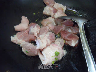 九月选食防秋燥--莲蓬扣猪脚包的做法步骤:4