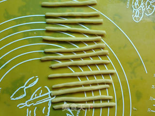 手指白巧克力彩糖棒的做法步骤:9