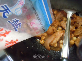 九月选食防秋燥--莲蓬扣猪脚包的做法步骤:9