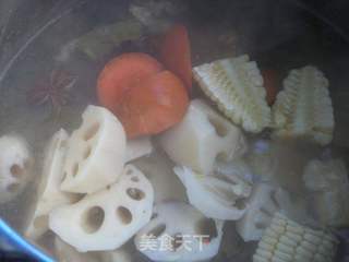 玉米莲藕炖牛肉的做法步骤:7
