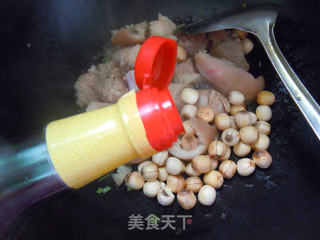 九月选食防秋燥--莲蓬扣猪脚包的做法步骤:6