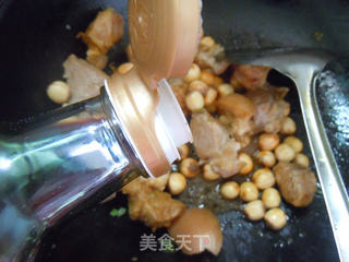 九月选食防秋燥--莲蓬扣猪脚包的做法步骤:7
