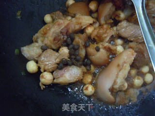 九月选食防秋燥--莲蓬扣猪脚包的做法步骤:11