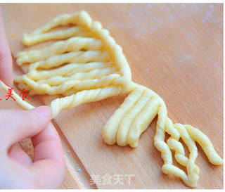 萌挞挞滴圣诞老人面包来啦的做法步骤:6