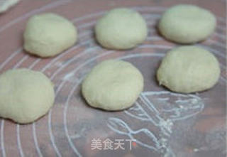 【迷你肠仔面包】——好吃看得见的超Q小餐包的做法步骤:2