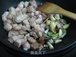 猪肉炖粉条的做法步骤:2