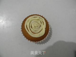 小戚风蓝莓蛋糕的做法步骤:11