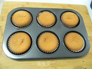 小戚风蓝莓蛋糕的做法步骤:10