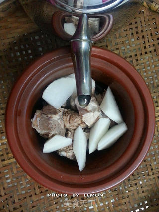 养颜瘦身~~白萝卜炖排骨汤的做法步骤:7