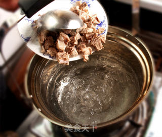 用离火续煮锅烹饪玉米冬瓜排骨汤的做法步骤:4
