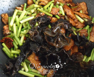 肉炒蒜苔木耳的做法步骤:10