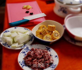 用离火续煮锅烹饪玉米冬瓜排骨汤的做法步骤:2