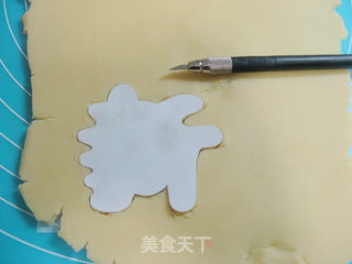 独一无二的“新年快乐”糖霜饼干 (附牛奶盒变身礼品盒的制作)的做法步骤:9