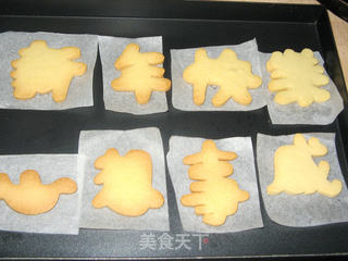 独一无二的“新年快乐”糖霜饼干 (附牛奶盒变身礼品盒的制作)的做法步骤:12