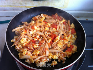 杏鲍菇番茄炒鸡蛋的做法步骤:9