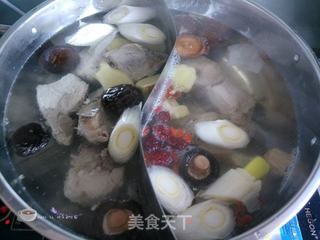 家庭鸳鸯火锅的做法步骤:5