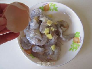  宫保虾仁的做法步骤：1